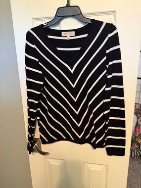 Philosophy Black and White Chevron Stripe V-Neck Sweater